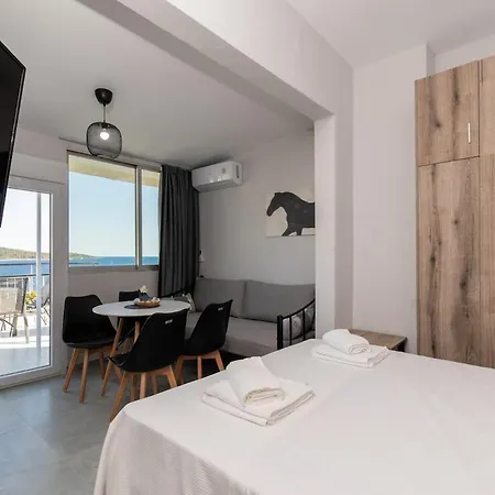 Apart Otel Mikelanna Aegean Skyline Neos Marmaras